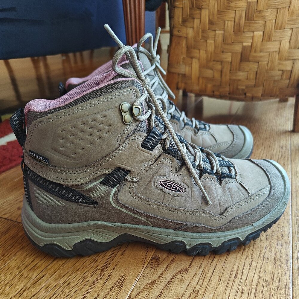 Keen Targhee IV Mid Waterproof hiking boots, women's size 8.5 wide, like new